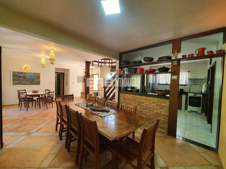 Bela casa disponível para locação de temporada, a 400 m da a