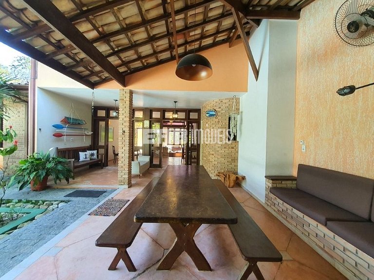 Bela casa disponível para locação de temporada, a 400 m da a