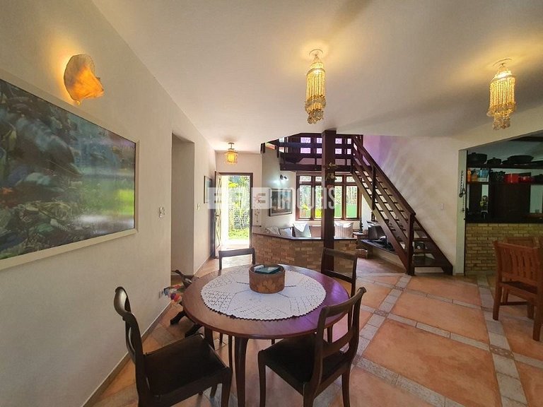 Bela casa disponível para locação de temporada, a 400 m da a