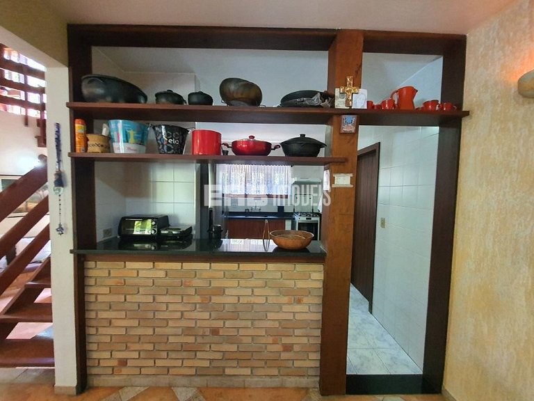 Bela casa disponível para locação de temporada, a 400 m da a