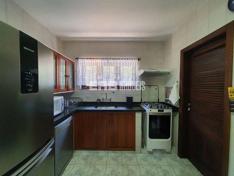 Bela casa disponível para locação de temporada, a 400 m da a