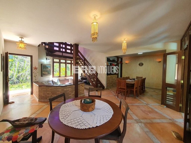 Bela casa disponível para locação de temporada, a 400 m da a