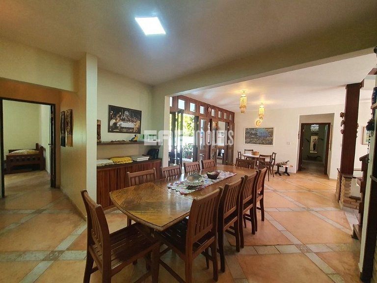 Bela casa disponível para locação de temporada, a 400 m da a