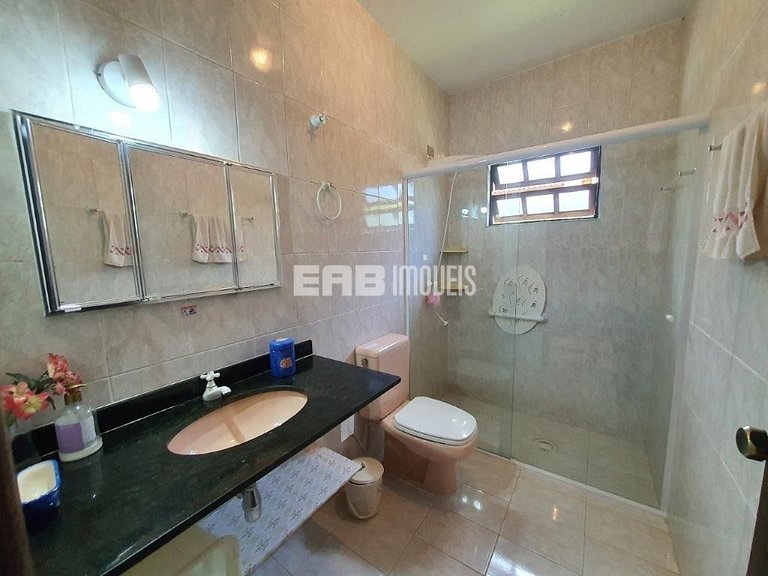 Bela casa disponível para locação de temporada, a 400 m da a