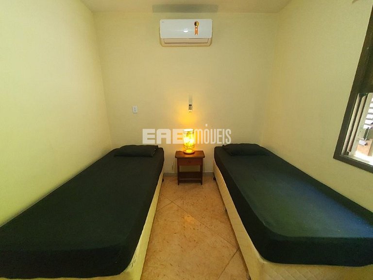 Bela casa disponível para locação de temporada, a 400 m da a