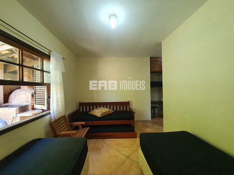 Bela casa disponível para locação de temporada, a 400 m da a