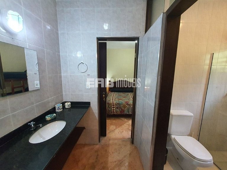 Bela casa disponível para locação de temporada, a 400 m da a