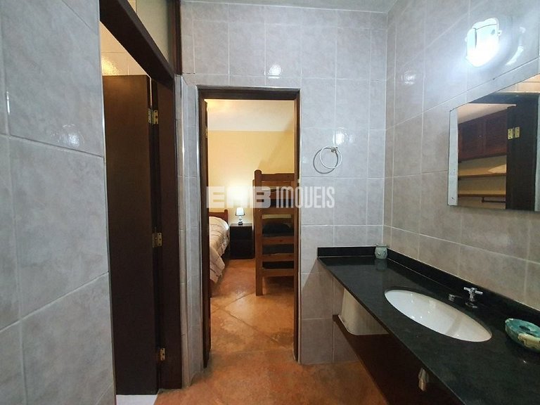 Bela casa disponível para locação de temporada, a 400 m da a