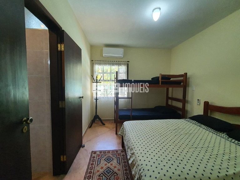 Bela casa disponível para locação de temporada, a 400 m da a