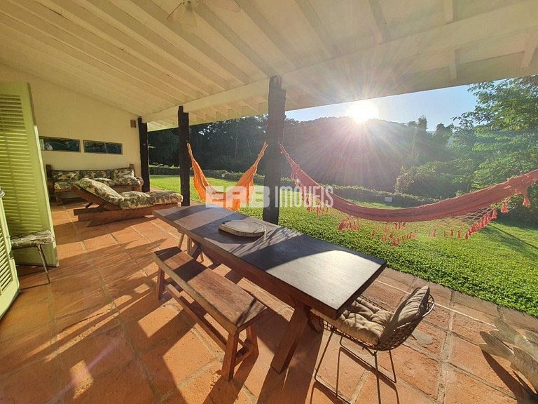 Aconchegante casa de praia com vista para o rio Itamambuca