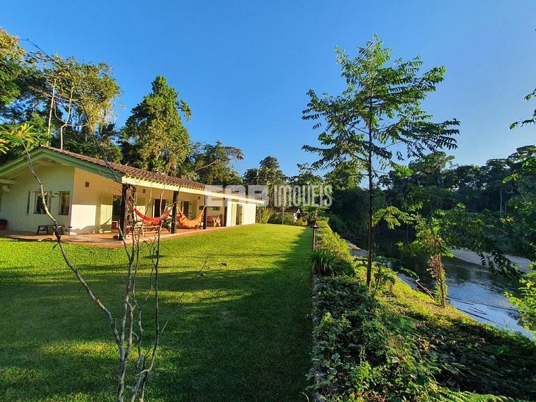 Aconchegante casa de praia com vista para o rio Itamambuca
