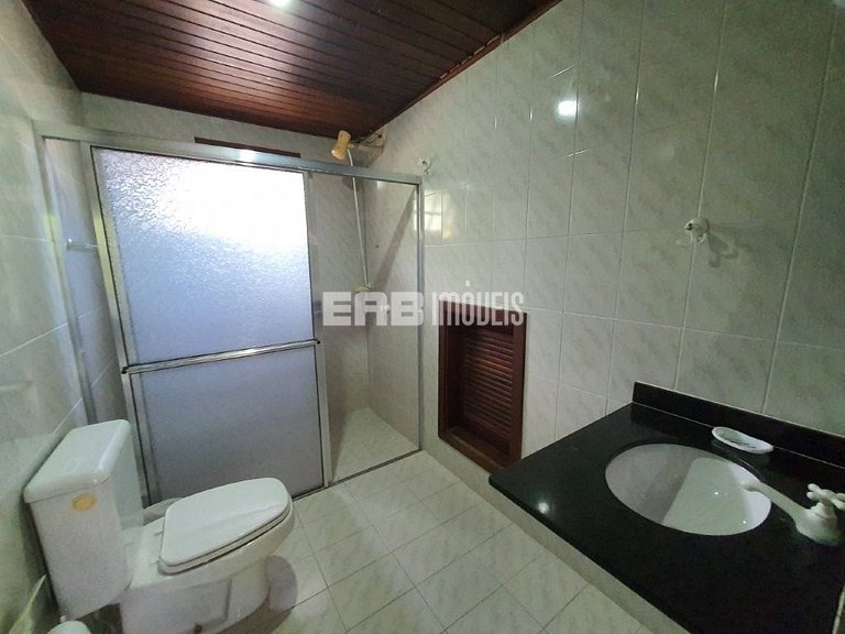 Bela casa disponível para locação de temporada, a 400 m da a