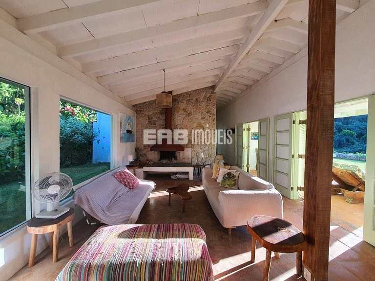 Aconchegante casa de praia com vista para o rio Itamambuca