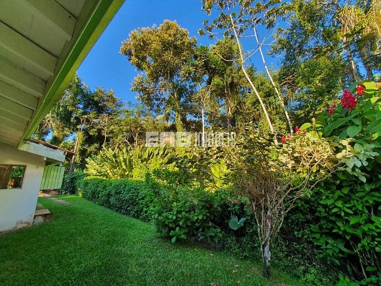 Aconchegante casa de praia com vista para o rio Itamambuca