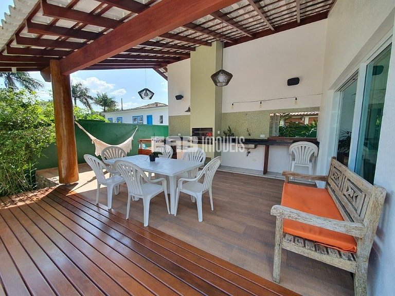 Maravilhosa casa de alto padrão, com piscina, na praia de It