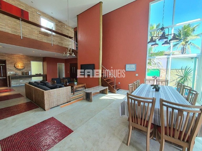 Maravilhosa casa de alto padrão, com piscina, na praia de It