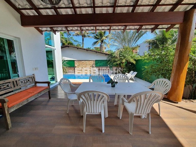 Maravilhosa casa de alto padrão, com piscina, na praia de It