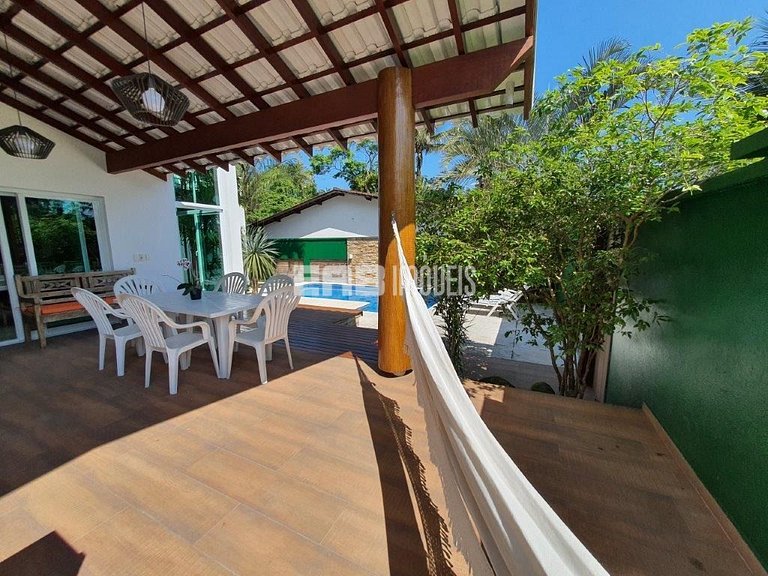 Maravilhosa casa de alto padrão, com piscina, na praia de It
