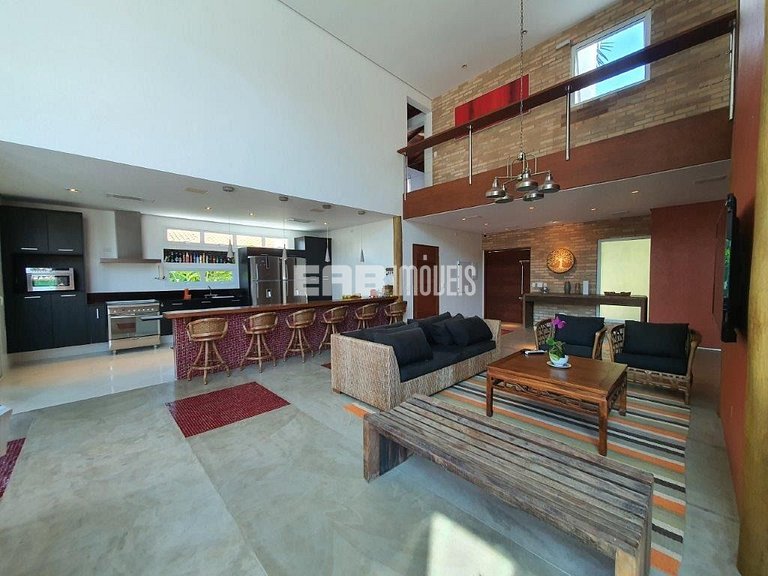 Maravilhosa casa de alto padrão, com piscina, na praia de It