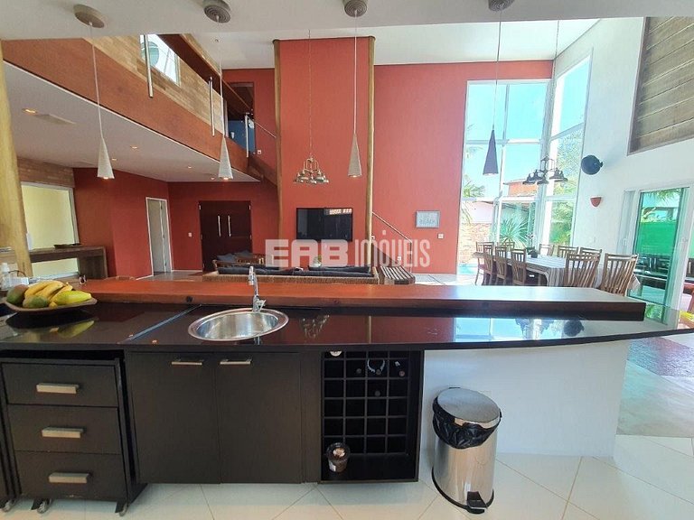 Maravilhosa casa de alto padrão, com piscina, na praia de It