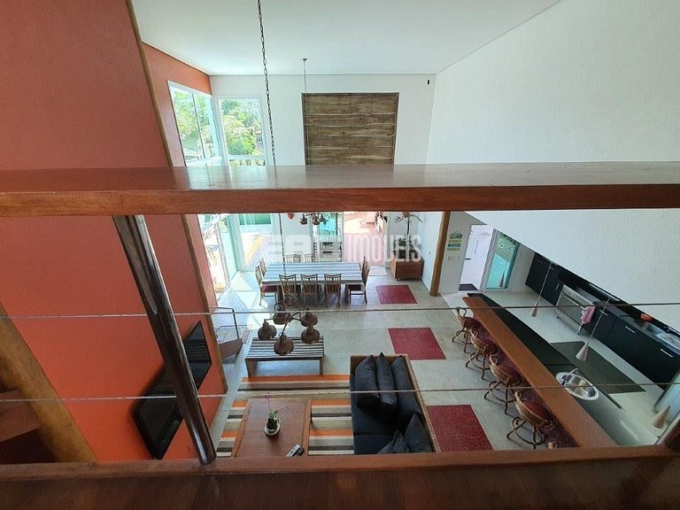 Maravilhosa casa de alto padrão, com piscina, na praia de It