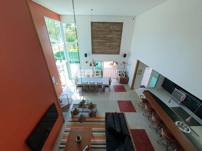 Maravilhosa casa de alto padrão, com piscina, na praia de It