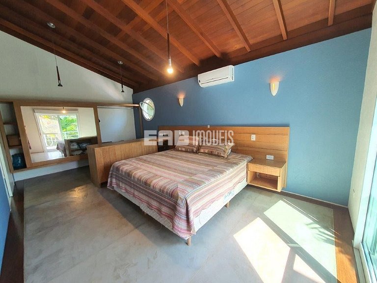 Maravilhosa casa de alto padrão, com piscina, na praia de It