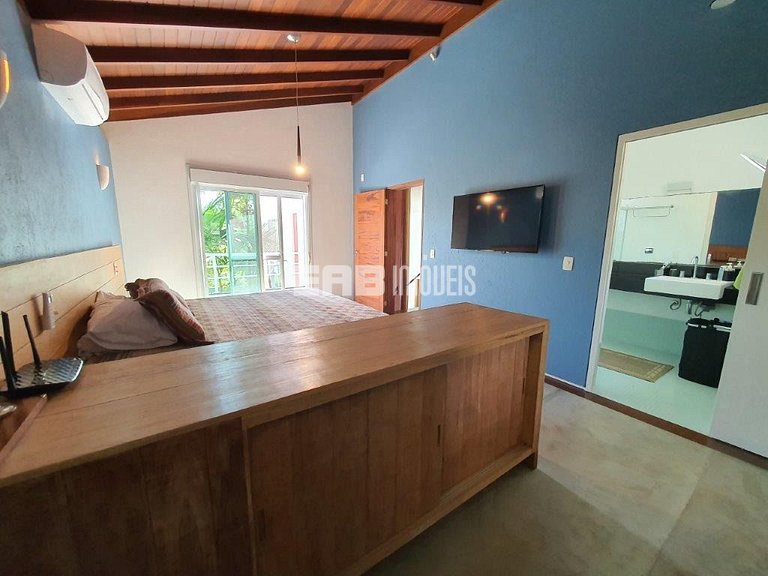 Maravilhosa casa de alto padrão, com piscina, na praia de It