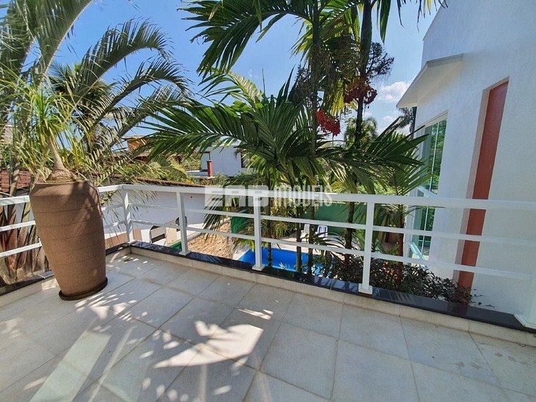 Maravilhosa casa de alto padrão, com piscina, na praia de It