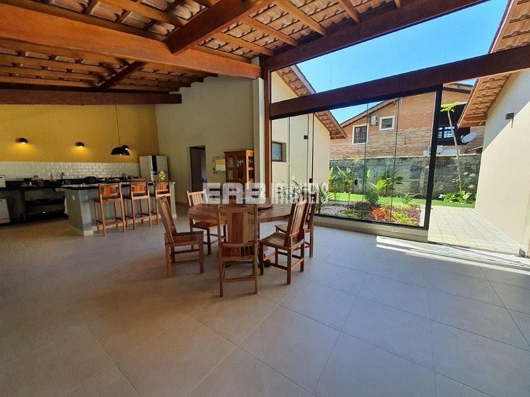 Casa com 4 suítes, a 170m do mar, na praia de Itamambuca, Ub