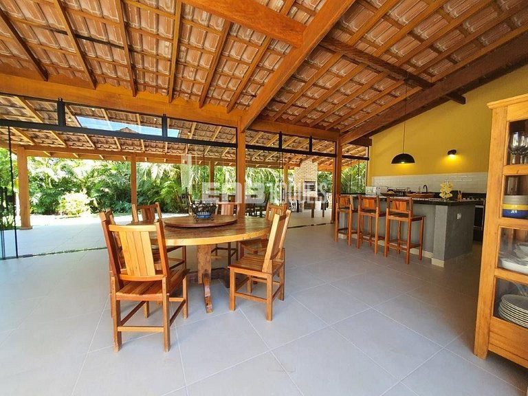 Casa com 4 suítes, a 170m do mar, na praia de Itamambuca, Ub