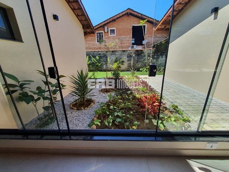 Casa com 4 suítes, a 170m do mar, na praia de Itamambuca, Ub