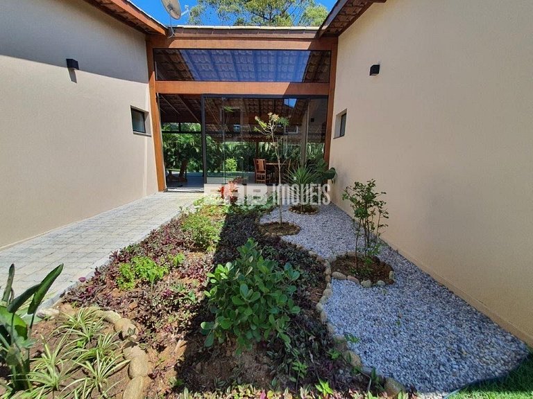 Casa com 4 suítes, a 170m do mar, na praia de Itamambuca, Ub