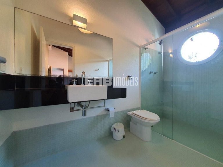 Maravilhosa casa de alto padrão, com piscina, na praia de It