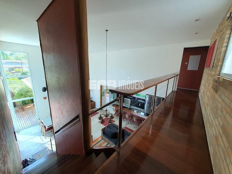 Maravilhosa casa de alto padrão, com piscina, na praia de It
