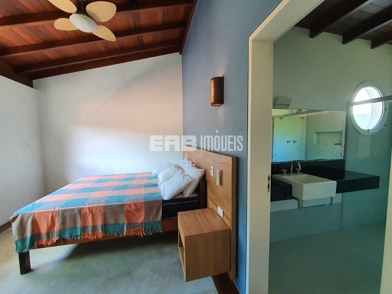 Maravilhosa casa de alto padrão, com piscina, na praia de It