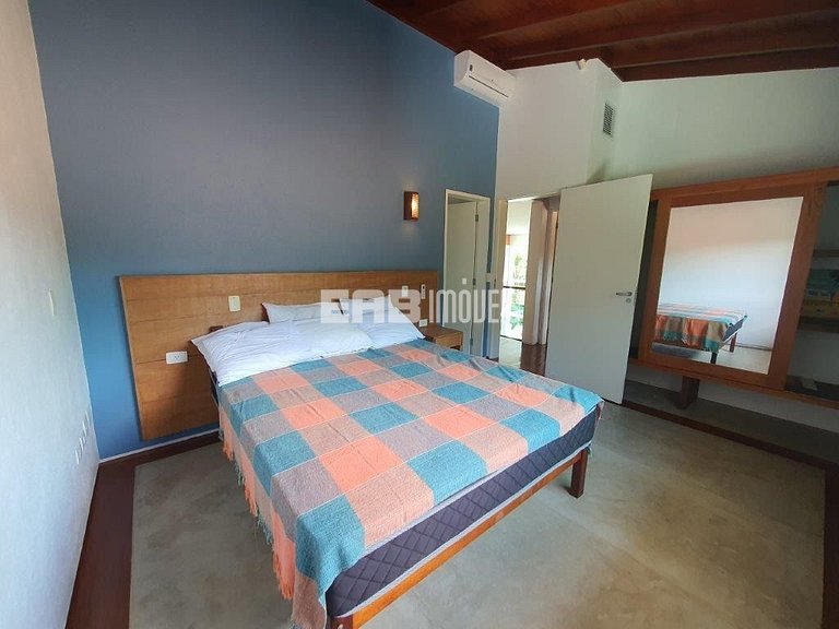 Maravilhosa casa de alto padrão, com piscina, na praia de It