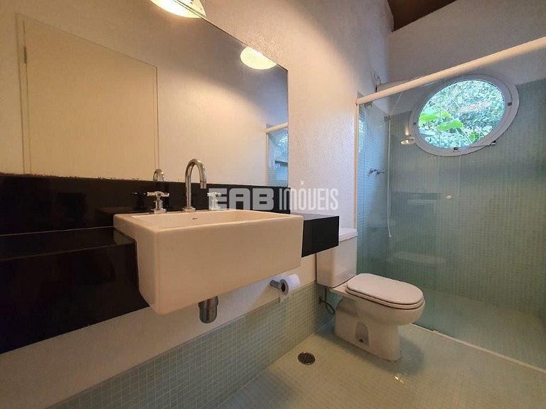 Maravilhosa casa de alto padrão, com piscina, na praia de It