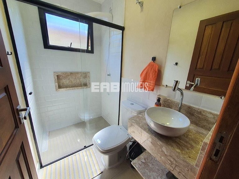 Casa com 4 suítes, a 170m do mar, na praia de Itamambuca, Ub