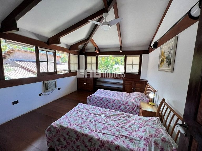 Casa com piscina para locação de temporada em Itamambuca, Ub