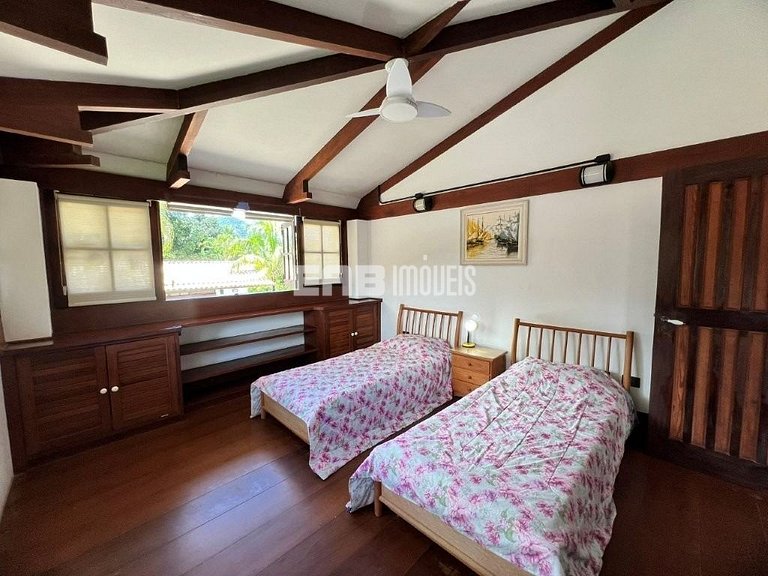 Casa com piscina para locação de temporada em Itamambuca, Ub