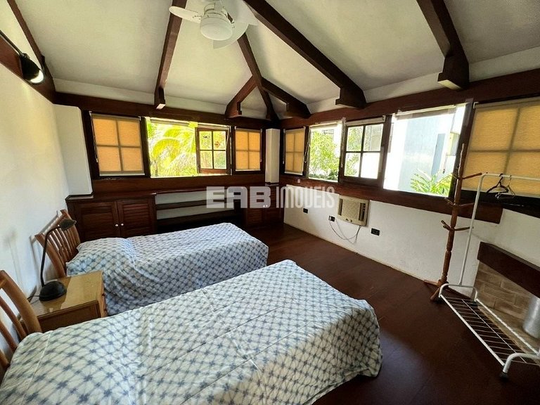 Casa com piscina para locação de temporada em Itamambuca, Ub