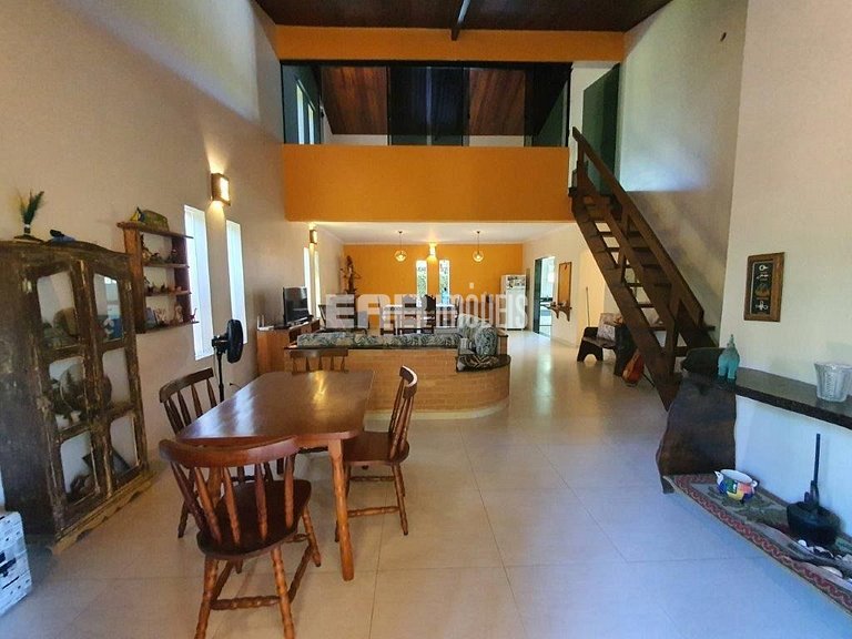 Casa com 4 suítes, a 40m do mar, na praia de Itamambuca, Uba