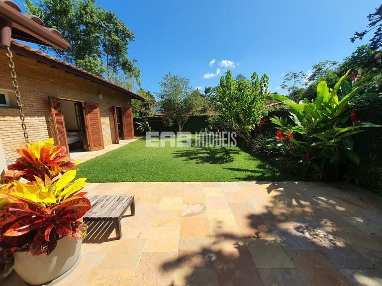 Casa com 4 suítes, a 40m do mar, na praia de Itamambuca, Uba