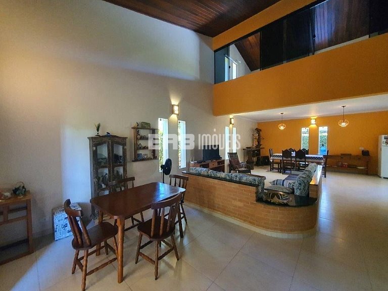 Casa com 4 suítes, a 40m do mar, na praia de Itamambuca, Uba