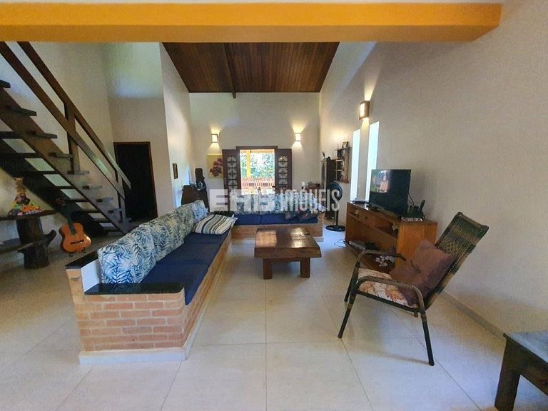 Casa com 4 suítes, a 40m do mar, na praia de Itamambuca, Uba