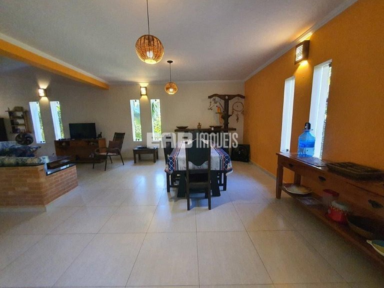 Casa com 4 suítes, a 40m do mar, na praia de Itamambuca, Uba