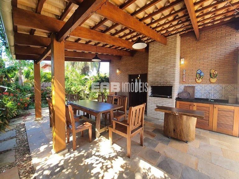 Casa com 4 suítes, a 40m do mar, na praia de Itamambuca, Uba