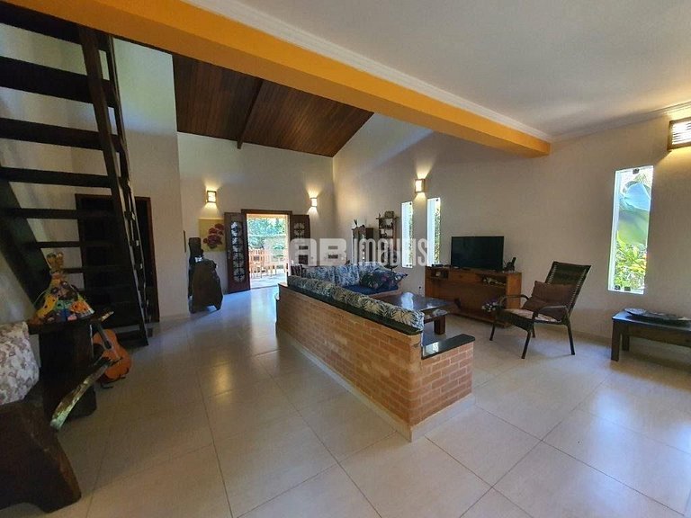 Casa com 4 suítes, a 40m do mar, na praia de Itamambuca, Uba