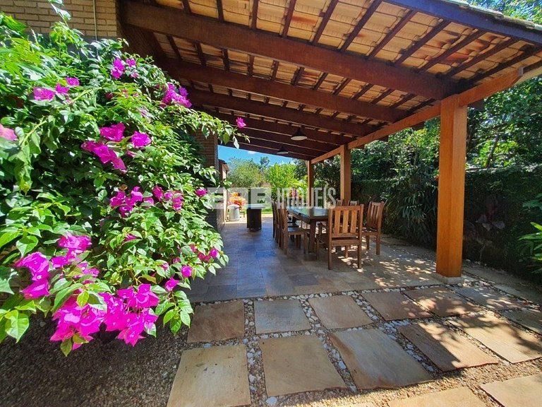 Casa com 4 suítes, a 40m do mar, na praia de Itamambuca, Uba